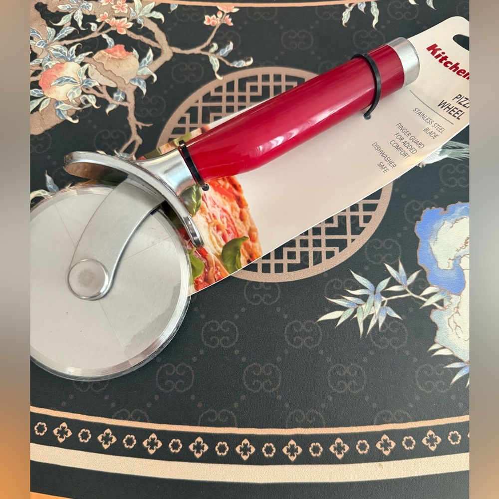 NEW KitchenAid Classic Pizza Wheel in Mineral Water